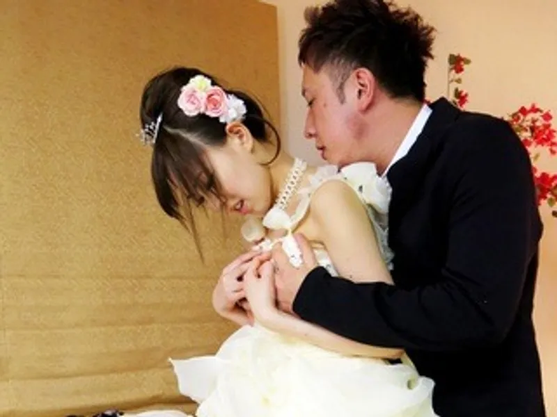 Cô dâu bị quản lý làm nhục trong đêm trước ngày cưới