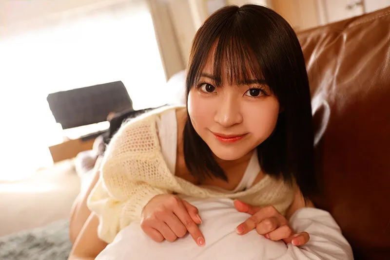 Chị gái lần đầu có thằng bồ còn nhiều ngỡ ngàng nên mượn của quý thằng em tập trước